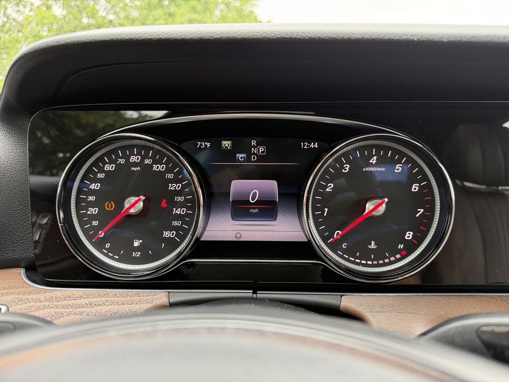 Photo 31 of this MERCEDES-BENZ E-CLASS