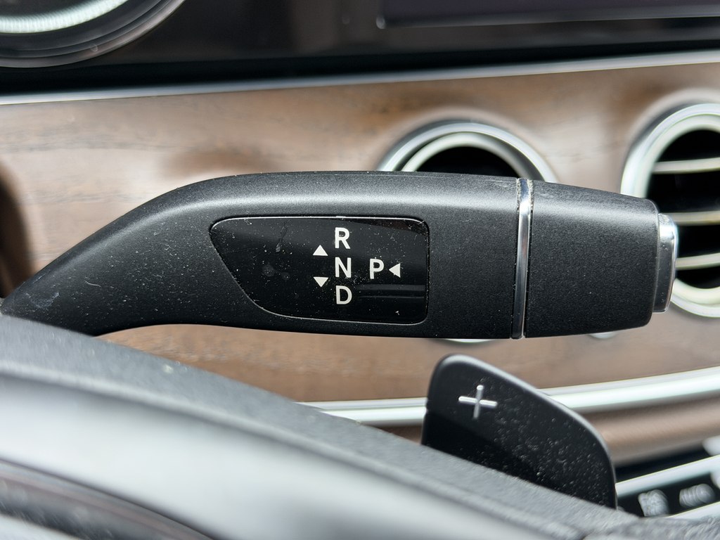 Photo 59 of this MERCEDES-BENZ E-CLASS