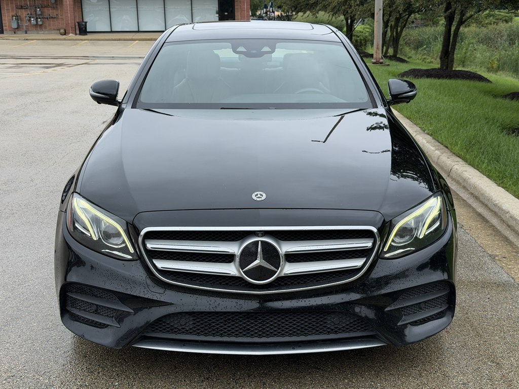 Photo 11 of this MERCEDES-BENZ E-CLASS