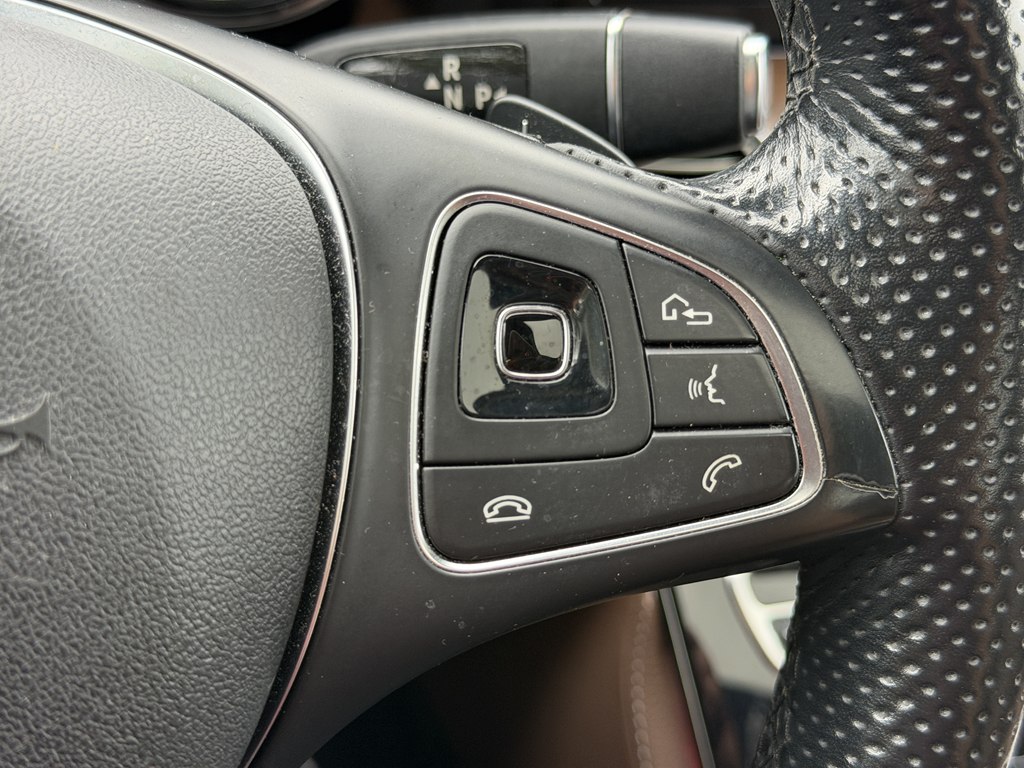 Photo 62 of this MERCEDES-BENZ E-CLASS