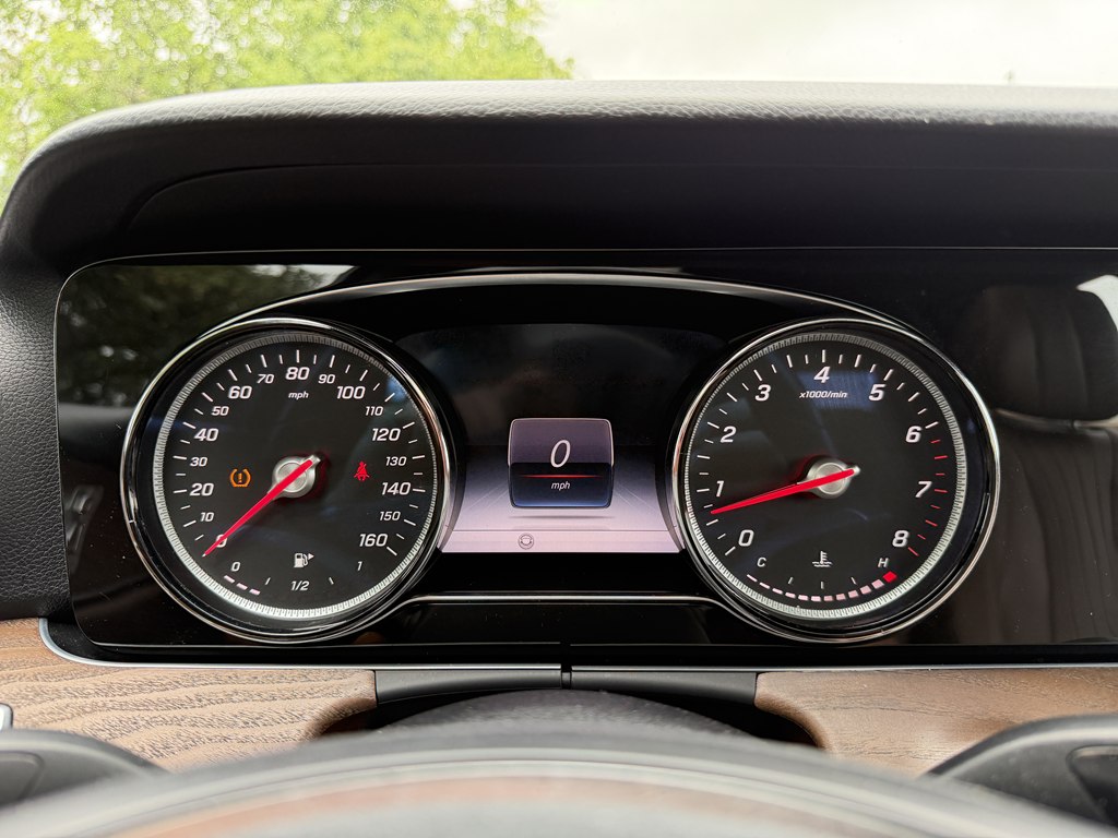 Photo 32 of this MERCEDES-BENZ E-CLASS