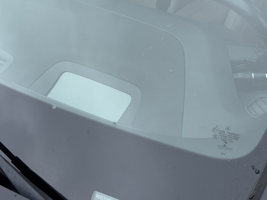 Photo 48 of this MERCEDES-BENZ E-CLASS