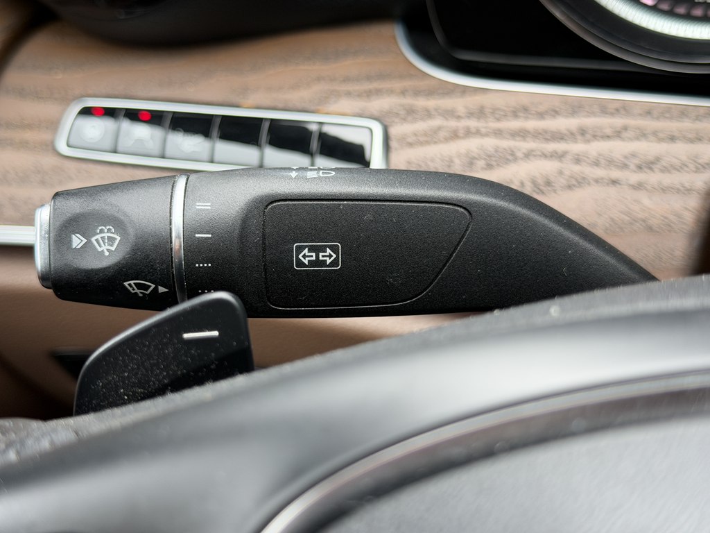 Photo 58 of this MERCEDES-BENZ E-CLASS