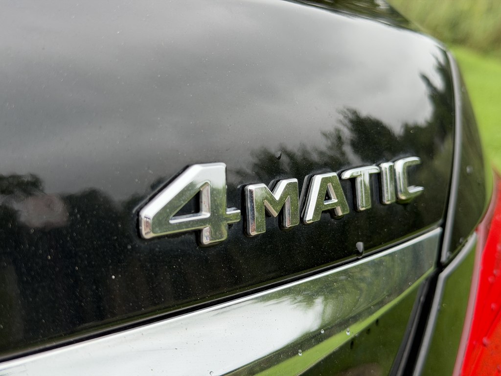 Photo 15 of this MERCEDES-BENZ E-CLASS