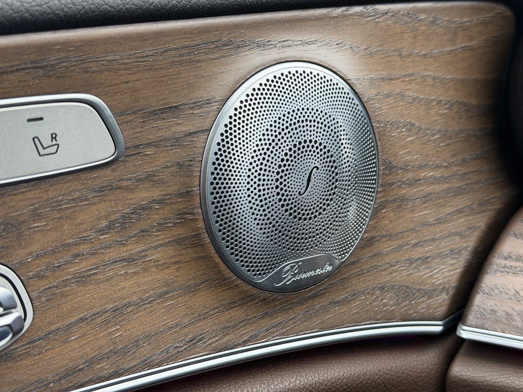 Photo 52 of this MERCEDES-BENZ E-CLASS