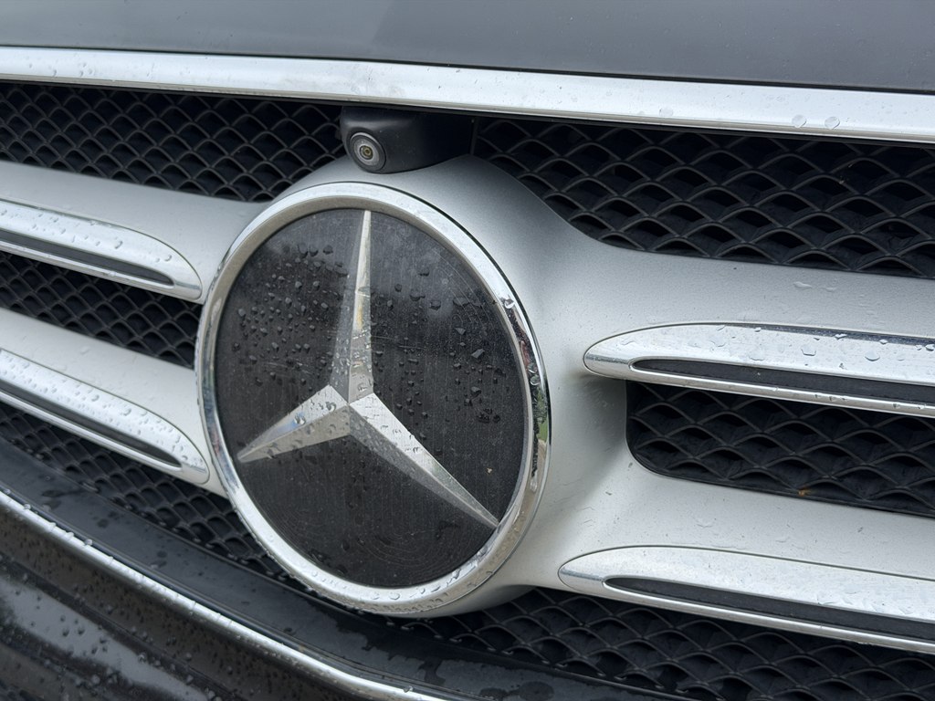 Photo 12 of this MERCEDES-BENZ E-CLASS