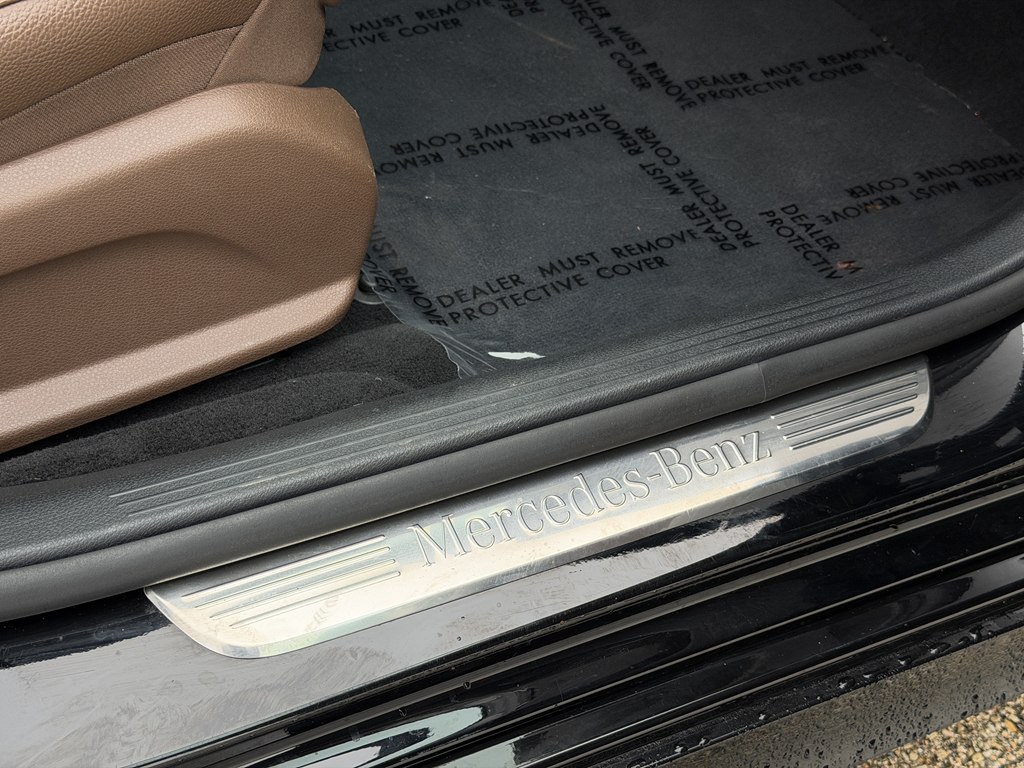 Photo 46 of this MERCEDES-BENZ E-CLASS