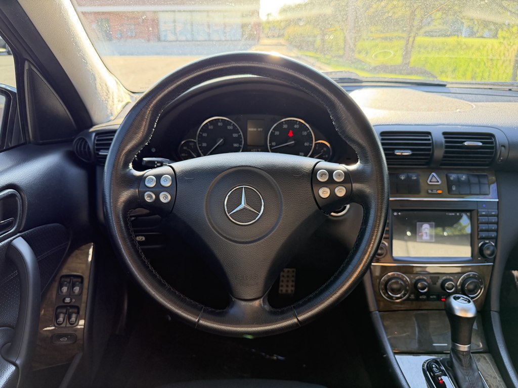 Photo 26 of this MERCEDES-BENZ C-CLASS
