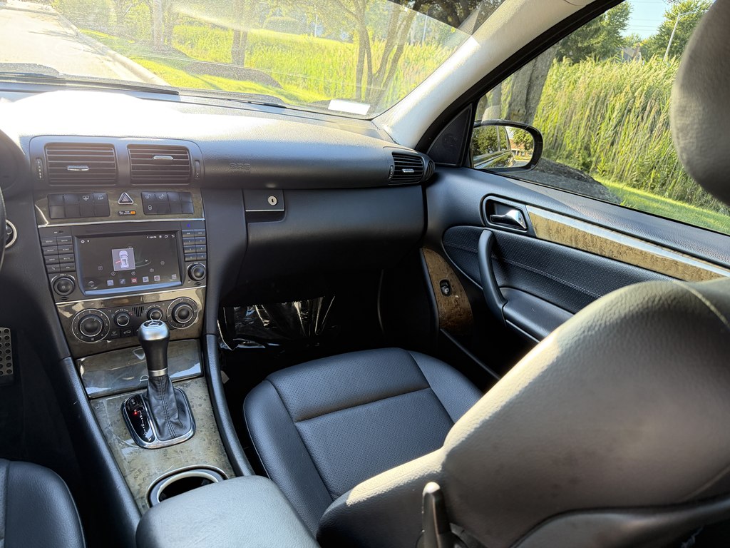 Photo 34 of this MERCEDES-BENZ C-CLASS