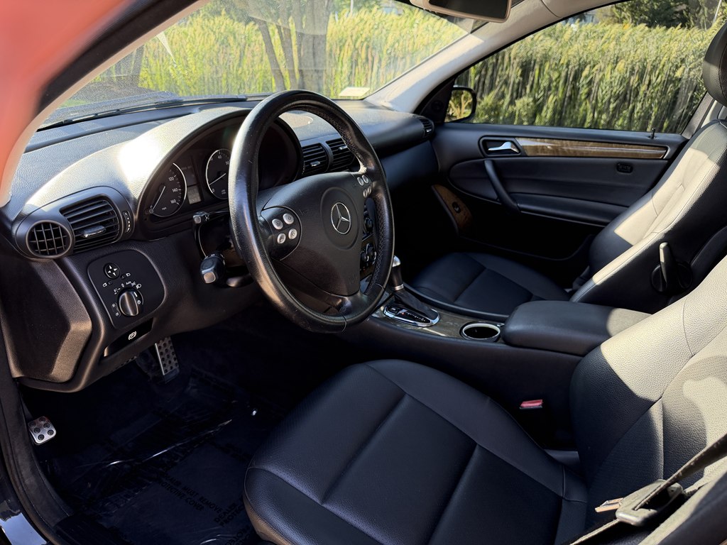 Photo 30 of this MERCEDES-BENZ C-CLASS