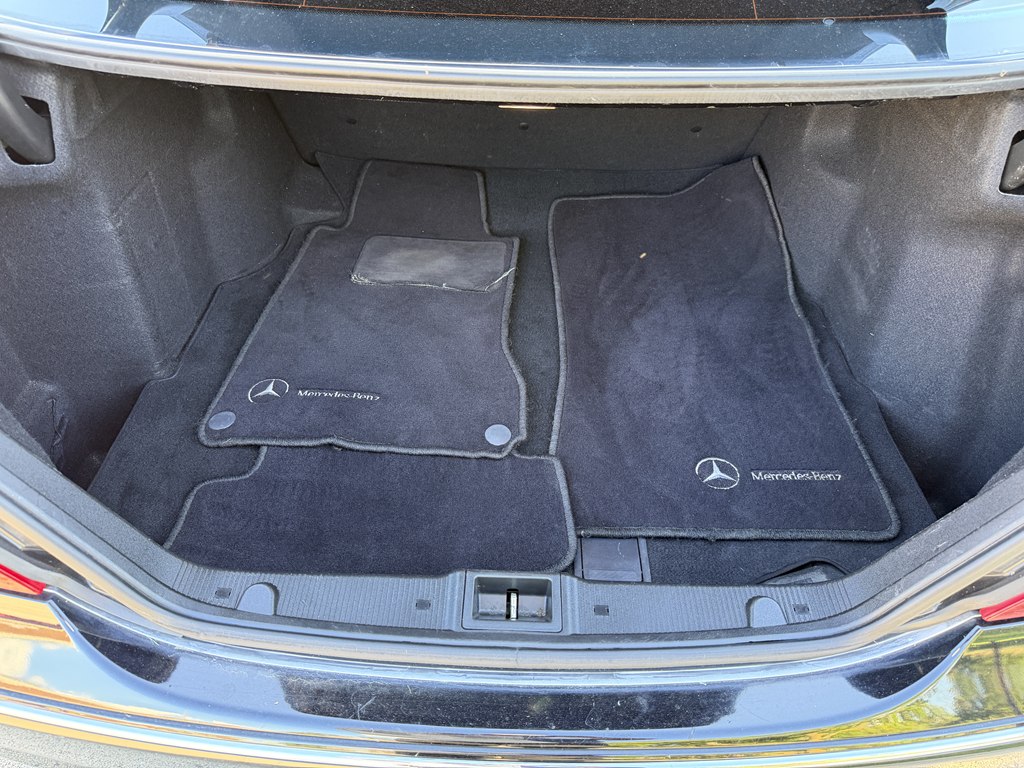 Photo 23 of this MERCEDES-BENZ C-CLASS