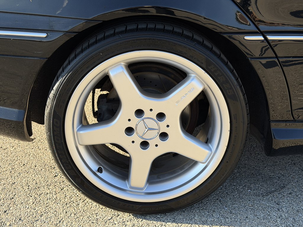 Photo 18 of this MERCEDES-BENZ C-CLASS