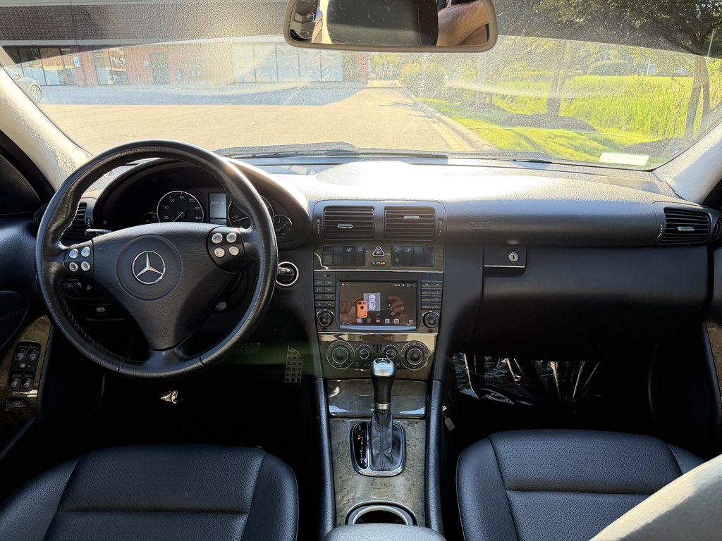 Photo 24 of this MERCEDES-BENZ C-CLASS