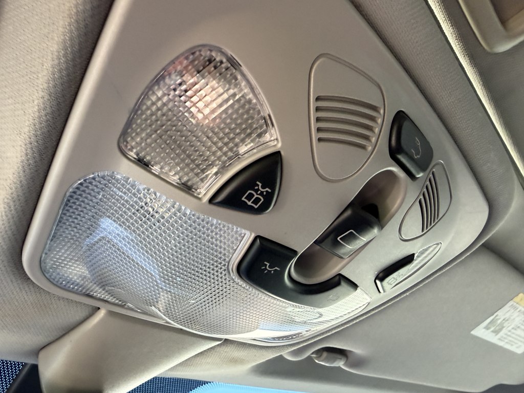 Photo 40 of this MERCEDES-BENZ C-CLASS