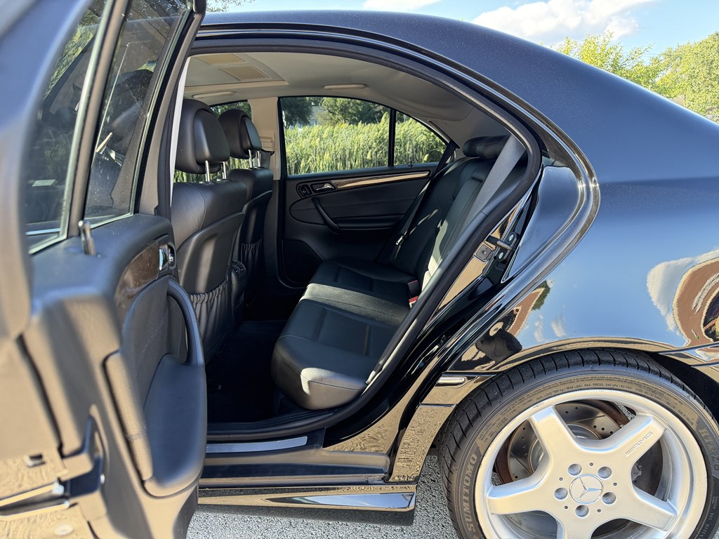 Photo 36 of this MERCEDES-BENZ C-CLASS