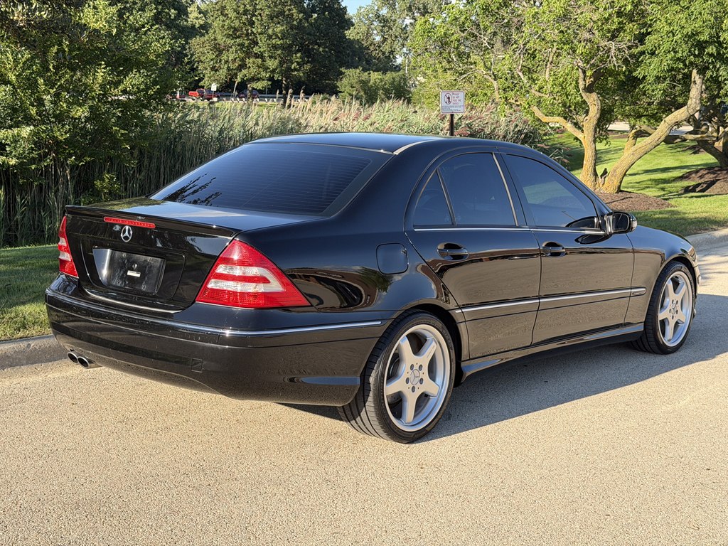Photo 2 of this MERCEDES-BENZ C-CLASS