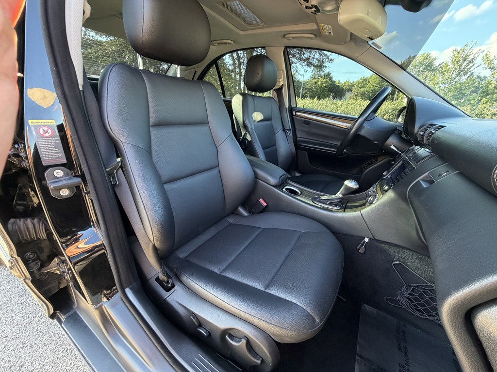 Photo 29 of this MERCEDES-BENZ C-CLASS