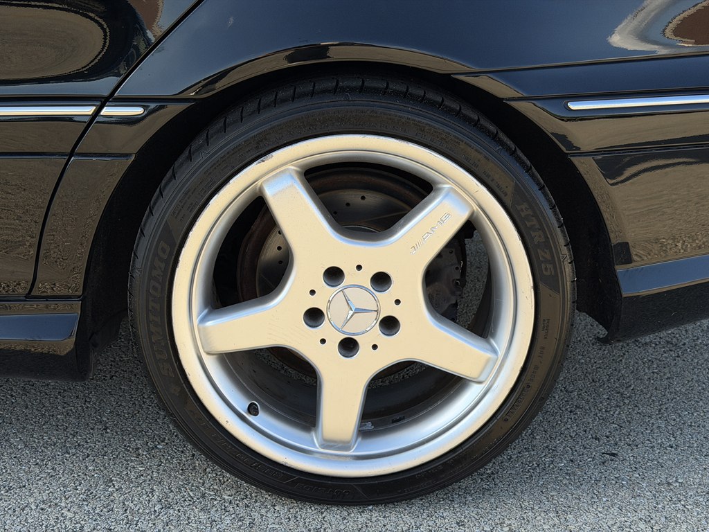 Photo 16 of this MERCEDES-BENZ C-CLASS