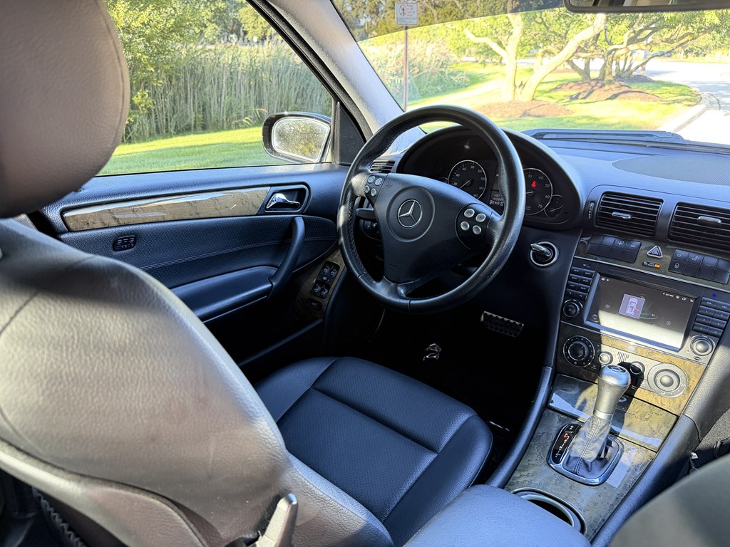 Photo 35 of this MERCEDES-BENZ C-CLASS