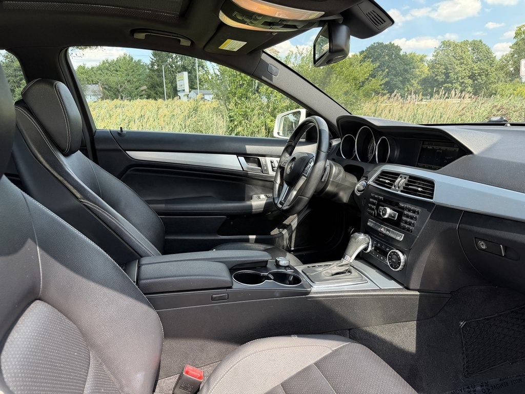 Photo 25 of this MERCEDES-BENZ C-CLASS