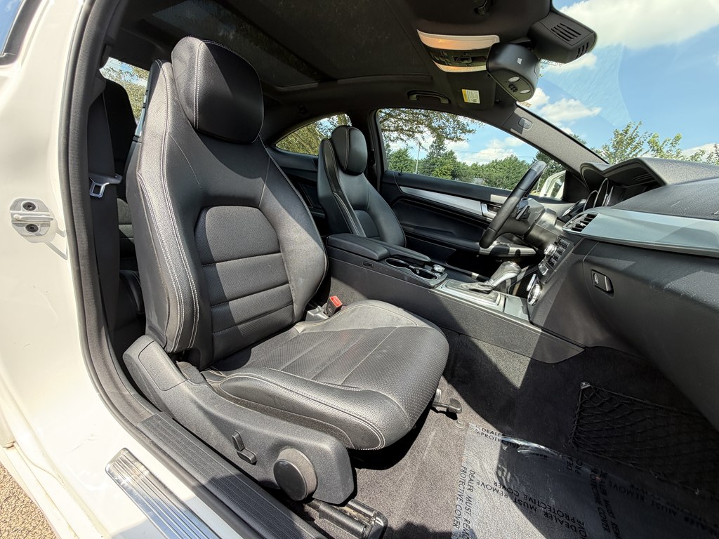 Photo 24 of this MERCEDES-BENZ C-CLASS