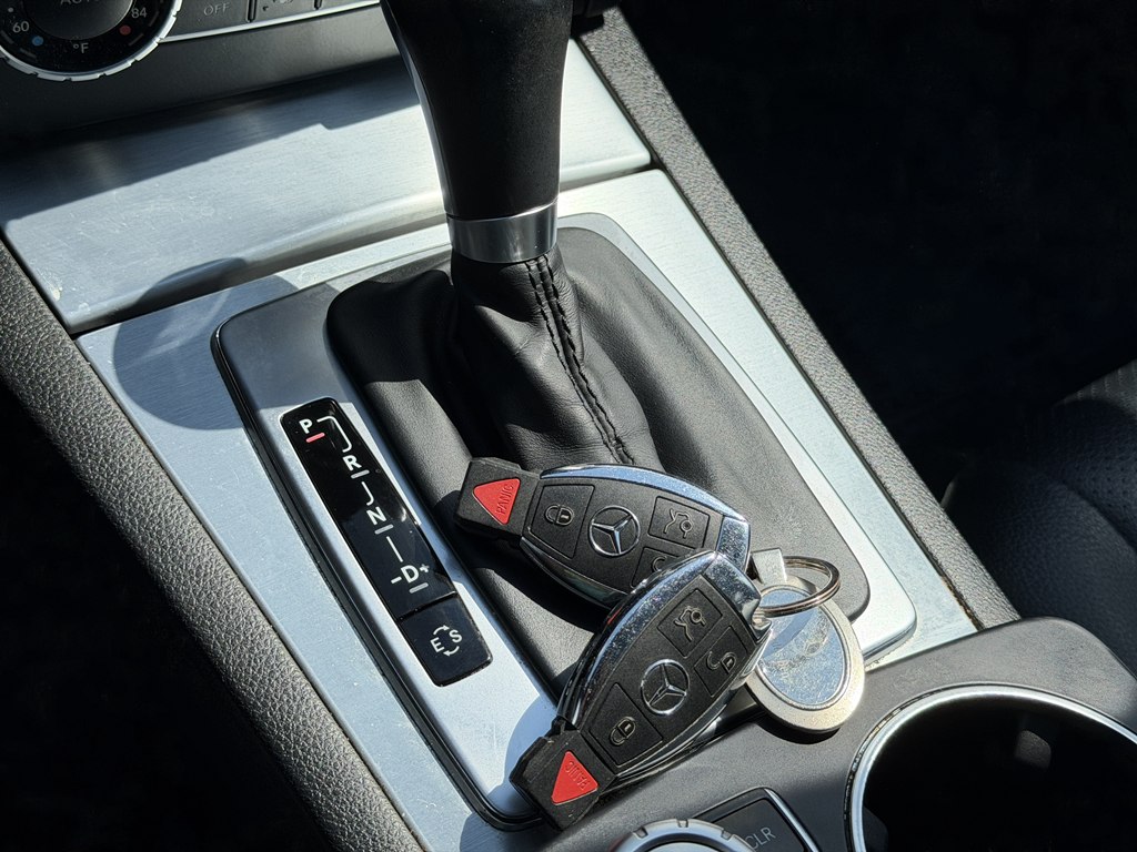 Photo 32 of this MERCEDES-BENZ C-CLASS