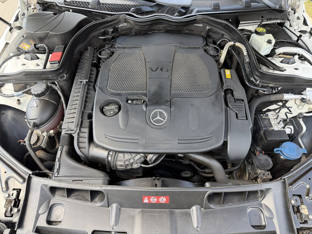 Photo 18 of this MERCEDES-BENZ C-CLASS