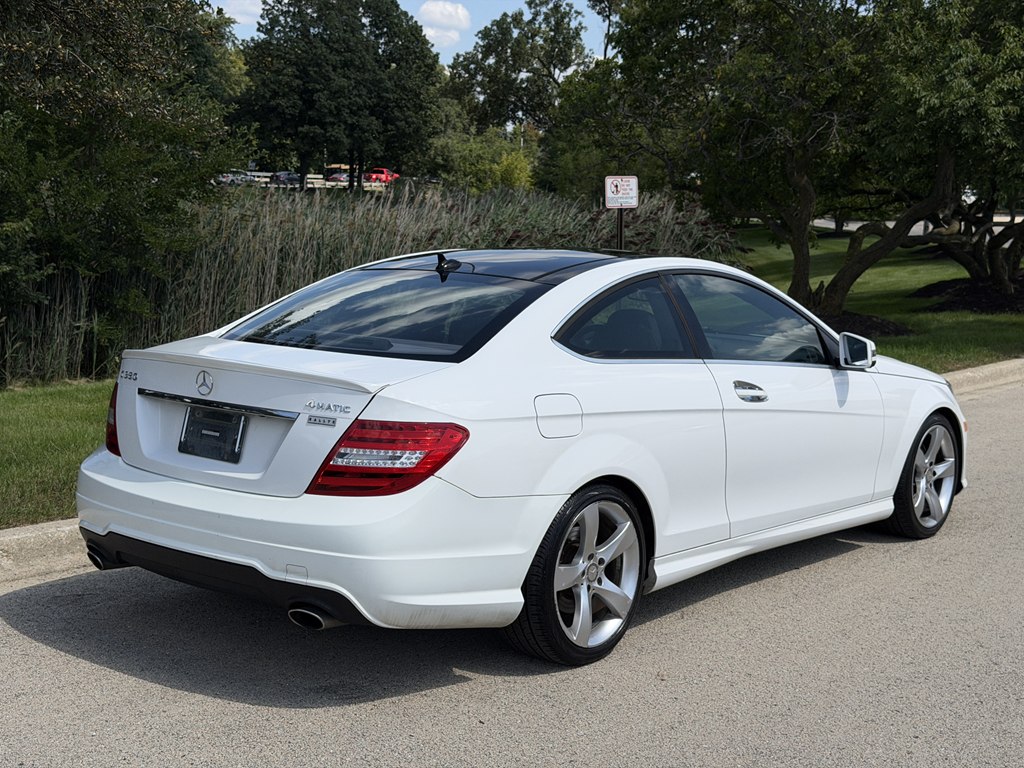 Photo 2 of this MERCEDES-BENZ C-CLASS