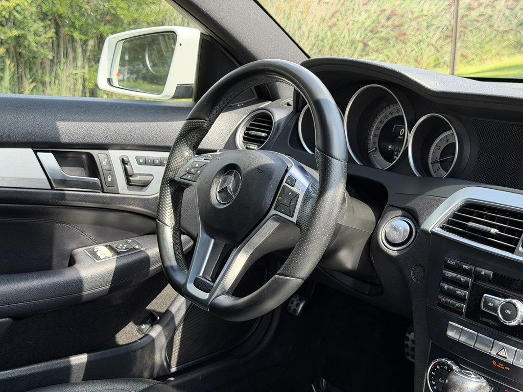 Photo 23 of this MERCEDES-BENZ C-CLASS