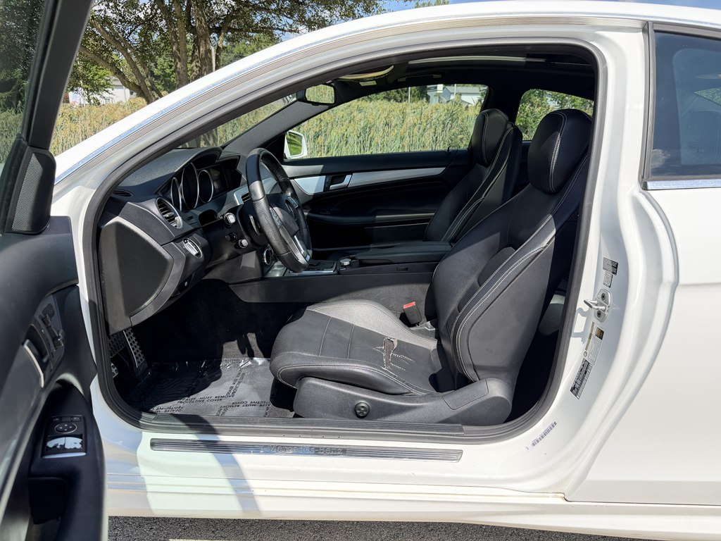 Photo 30 of this MERCEDES-BENZ C-CLASS