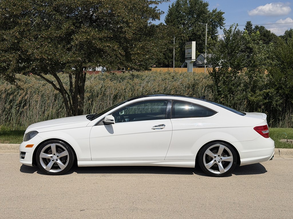 Photo 8 of this MERCEDES-BENZ C-CLASS
