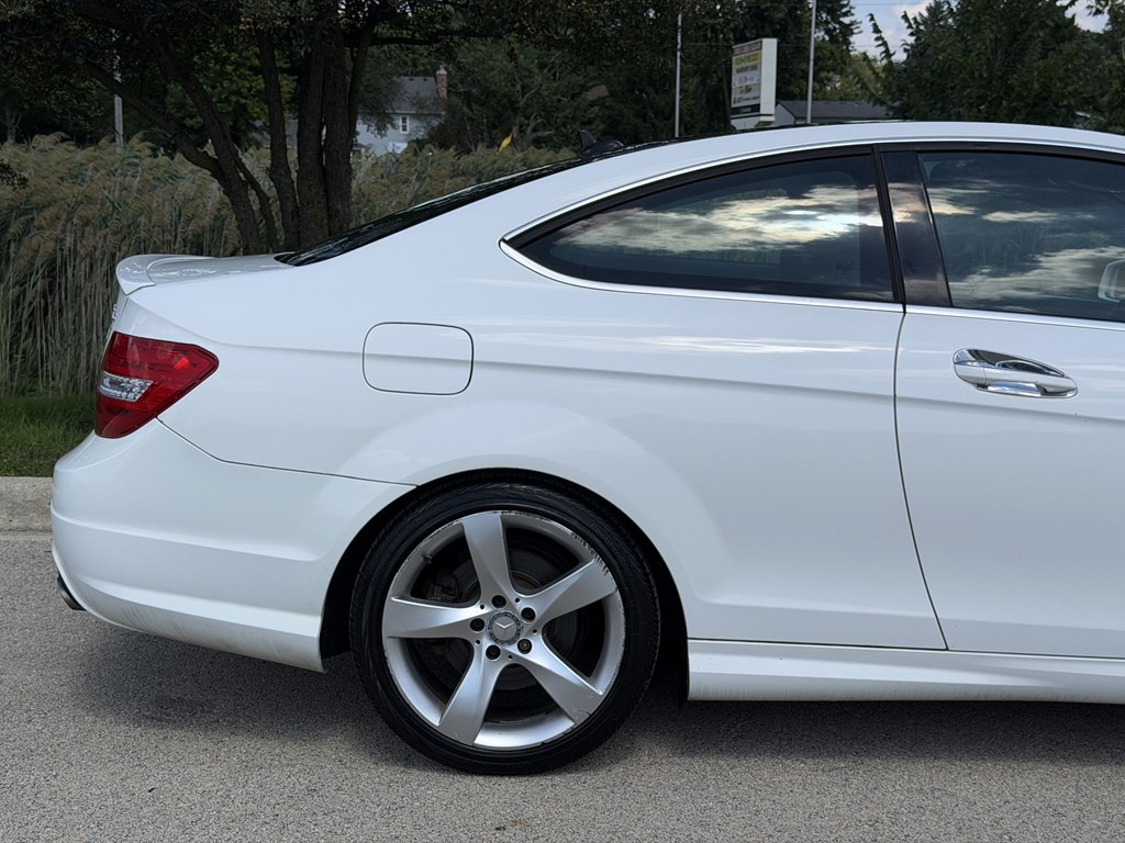 Photo 6 of this MERCEDES-BENZ C-CLASS