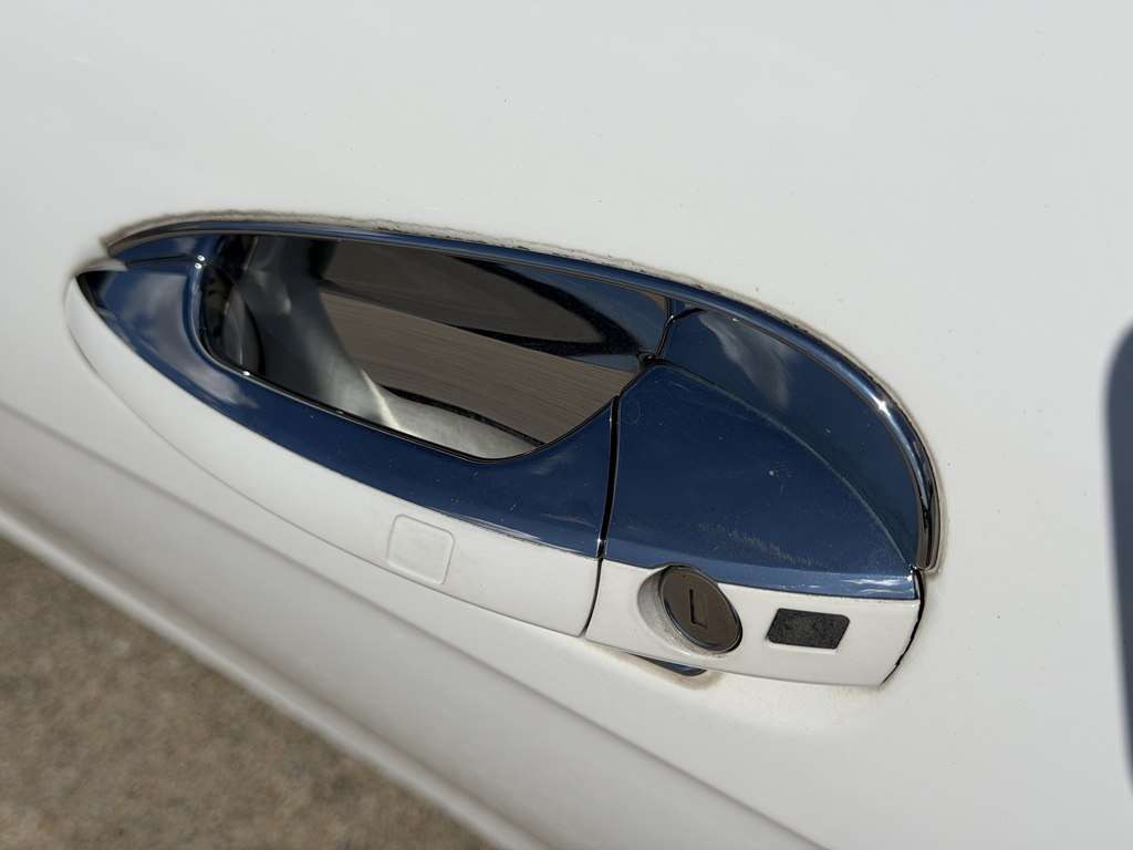 Photo 46 of this MERCEDES-BENZ C-CLASS