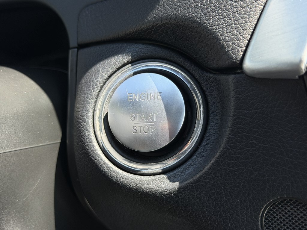 Photo 35 of this MERCEDES-BENZ C-CLASS