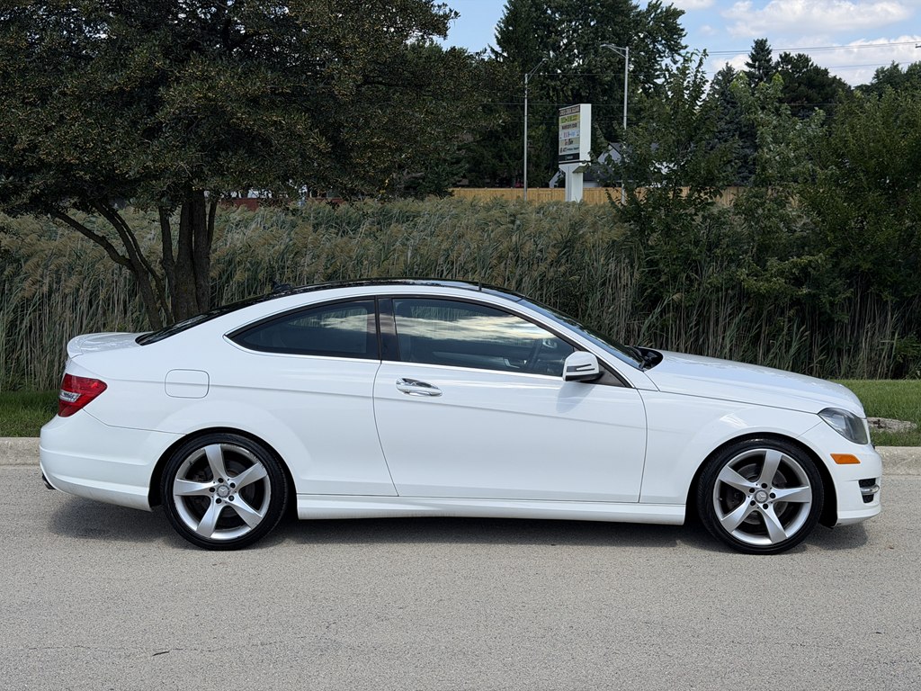 Photo 5 of this MERCEDES-BENZ C-CLASS