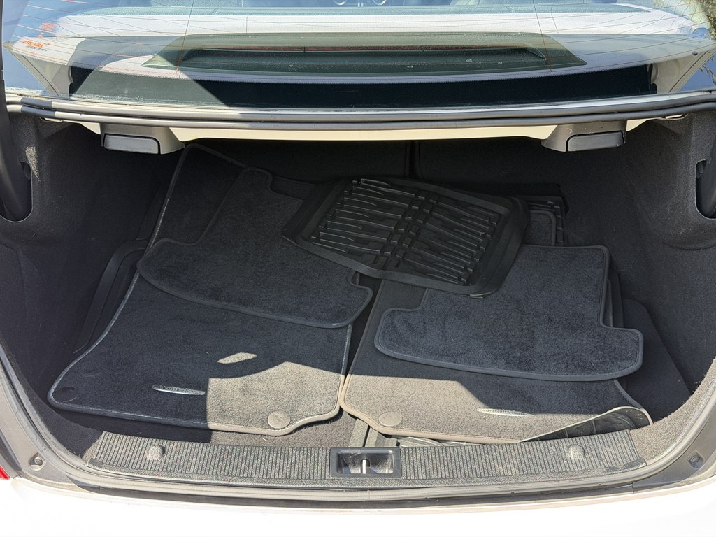 Photo 13 of this MERCEDES-BENZ C-CLASS