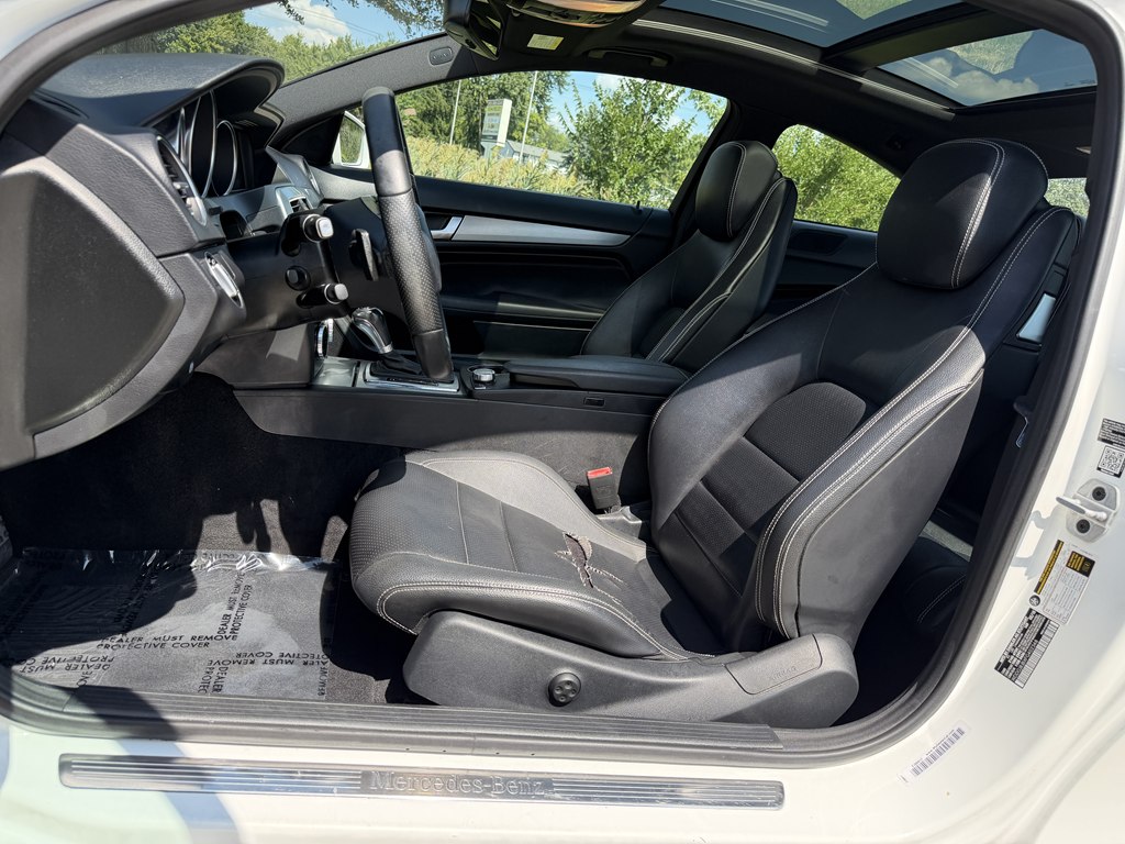 Photo 31 of this MERCEDES-BENZ C-CLASS