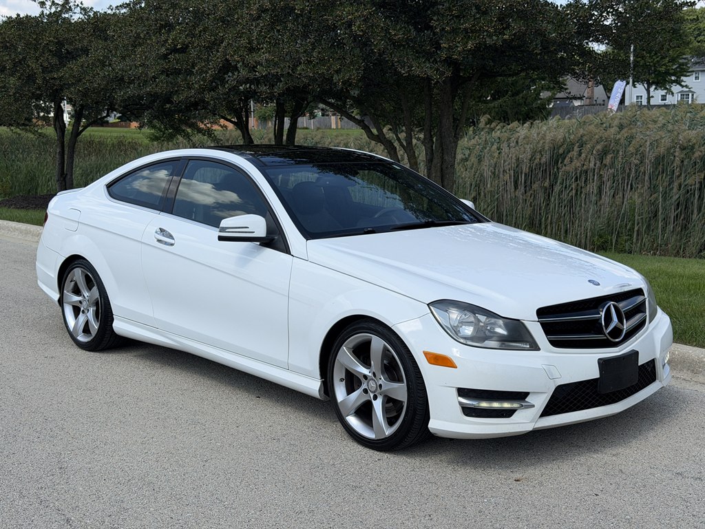 Photo 3 of this MERCEDES-BENZ C-CLASS