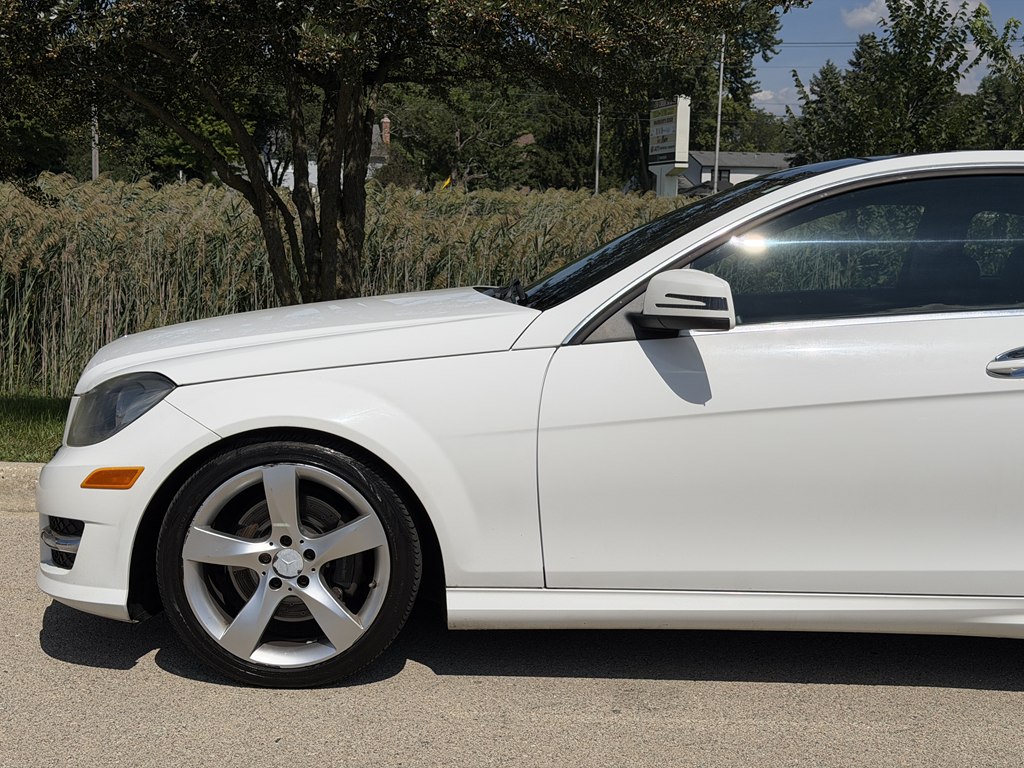 Photo 9 of this MERCEDES-BENZ C-CLASS