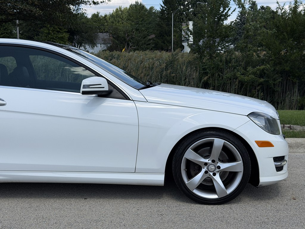 Photo 7 of this MERCEDES-BENZ C-CLASS