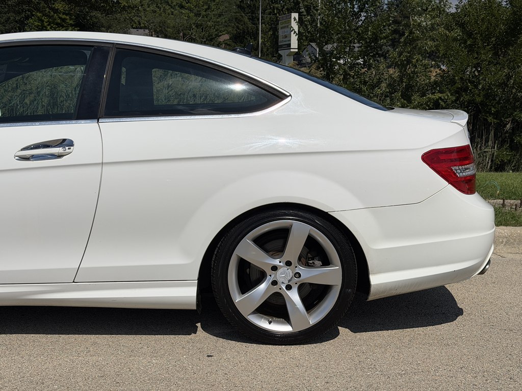 Photo 10 of this MERCEDES-BENZ C-CLASS