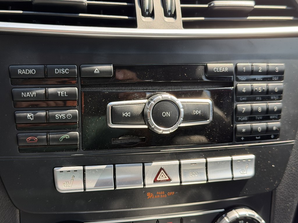 Photo 40 of this MERCEDES-BENZ C-CLASS