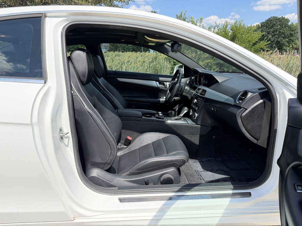 Photo 26 of this MERCEDES-BENZ C-CLASS