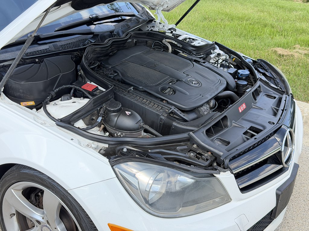 Photo 16 of this MERCEDES-BENZ C-CLASS