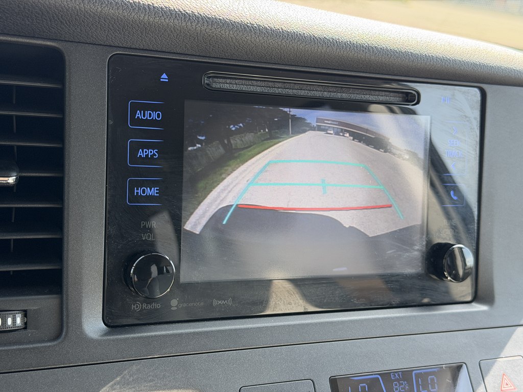 Photo 61 of this TOYOTA SIENNA