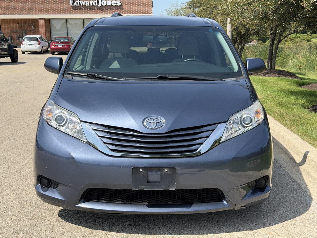 Photo 11 of this TOYOTA SIENNA