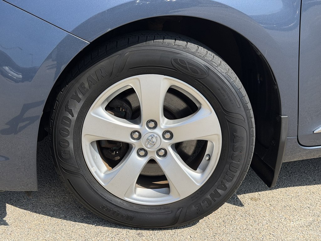 Photo 20 of this TOYOTA SIENNA