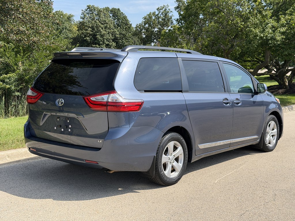 Photo 2 of this TOYOTA SIENNA