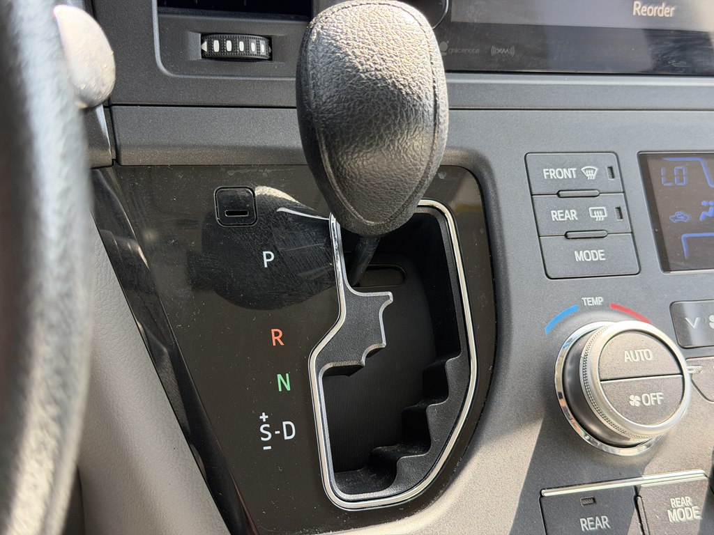Photo 45 of this TOYOTA SIENNA