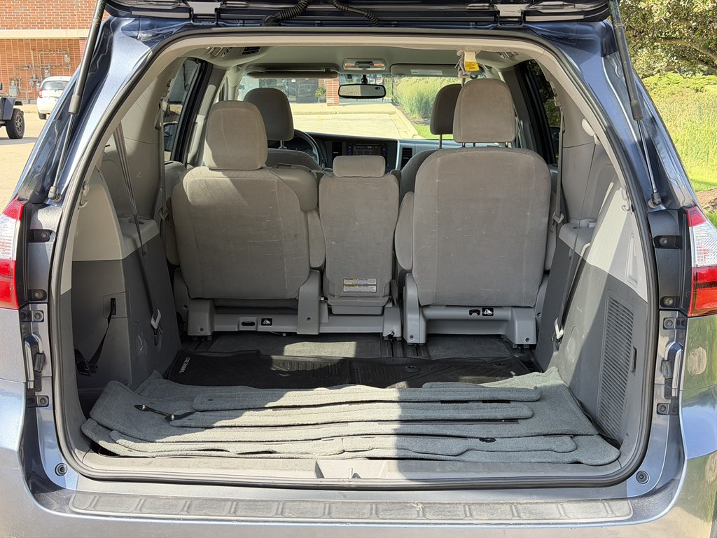 Photo 14 of this TOYOTA SIENNA